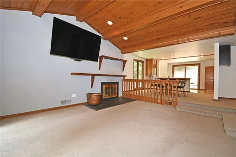 Living - 986 Segar Rd, Pittsburgh, PA 15243 photo 3 of 10