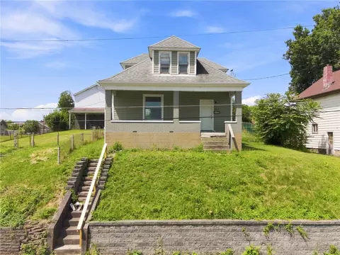1829 Rebecca St, New Kensington, PA 15068
