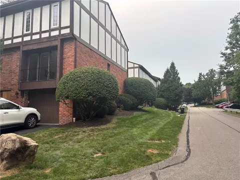 227 Queensberry Ct, Pittsburgh, PA 15237