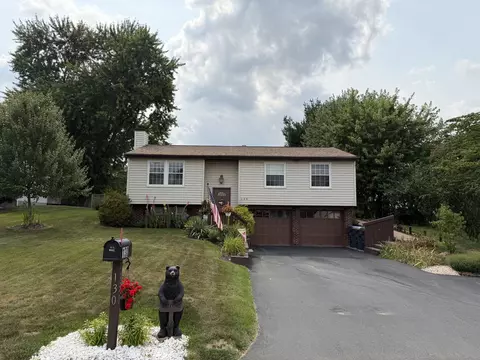130 Wayne Dr, Cranberry Township, PA 16066