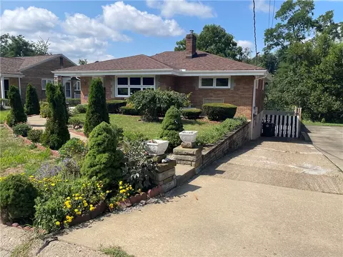 1020 Towervue Dr, Pittsburgh, PA 15227