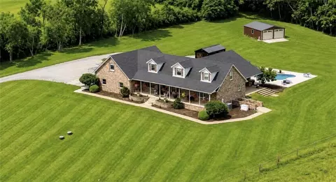 31 Sutton Ln, Washington, PA 15301
