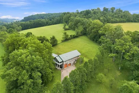 28 Dutch Glory, Amity, PA 15311