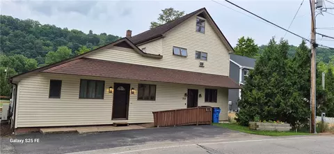 710 E Smithfield St, Greenock, PA 15047