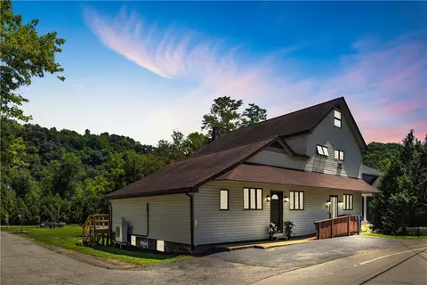 710 E Smithfield St, Greenock, PA 15047