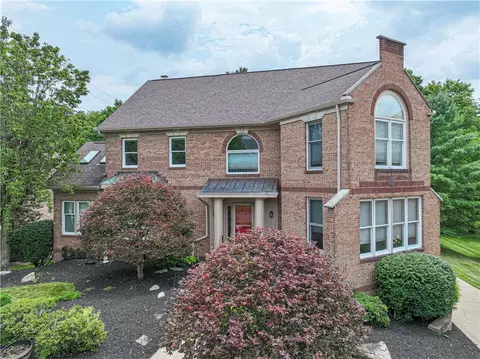 2615 Rossmoor Dr, Pittsburgh, PA 15241