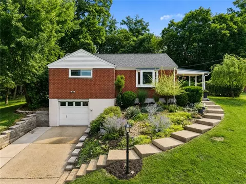8354 Elaine Dr, Pittsburgh, PA 15237