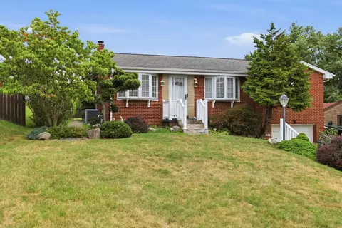 428 Lucy Dr, Pittsburgh, PA 15236
