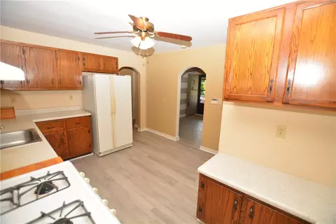 Kitchen - 2425 Hampton Ave, Allison Park, PA 15101 photo 4 of 6