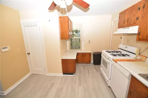 Kitchen - 2425 Hampton Ave, Allison Park, PA 15101 photo 6 of 6
