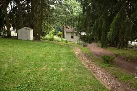 Exterior - 2425 Hampton Ave, Allison Park, PA 15101 photo 11 of 16