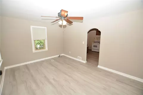 Living - 2425 Hampton Ave, Allison Park, PA 15101 photo 6 of 6