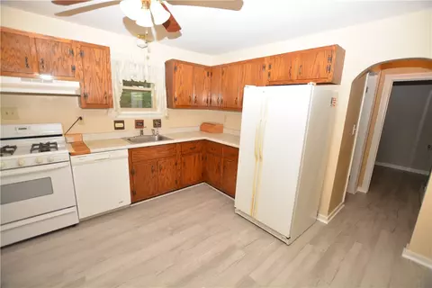 Kitchen - 2425 Hampton Ave, Allison Park, PA 15101 photo 2 of 6