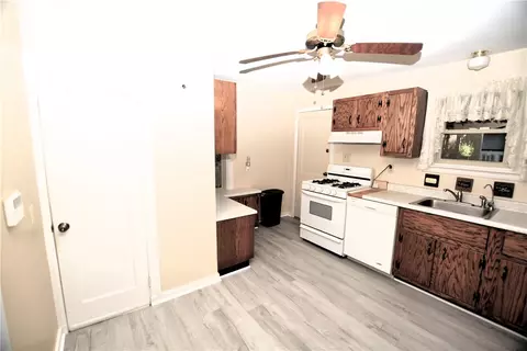 Kitchen - 2425 Hampton Ave, Allison Park, PA 15101 photo 5 of 6