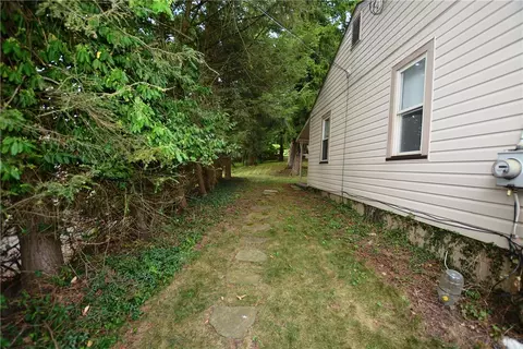Exterior - 2425 Hampton Ave, Allison Park, PA 15101 photo 16 of 16