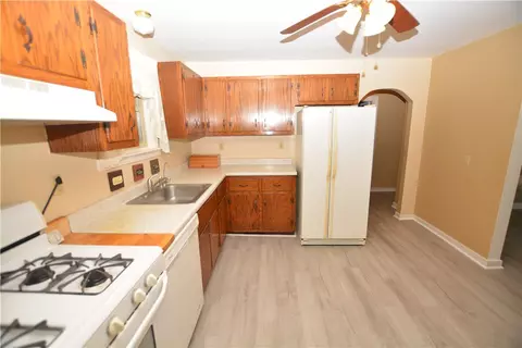 Kitchen - 2425 Hampton Ave, Allison Park, PA 15101 photo 3 of 6