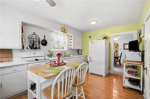 Kitchen - 725 Pine Ave, Mars, PA 16046 photo 2 of 4