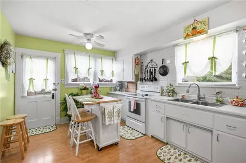 Kitchen - 725 Pine Ave, Mars, PA 16046 photo 1 of 4