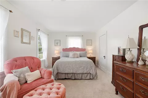 Bedroom - 725 Pine Ave, Mars, PA 16046 photo 2 of 5
