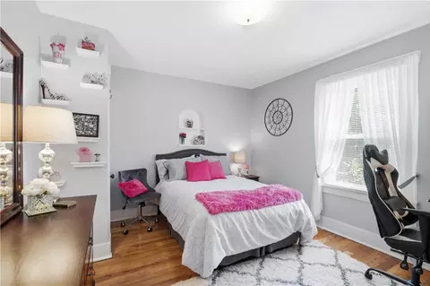 Bedroom - 725 Pine Ave, Mars, PA 16046 photo 4 of 5