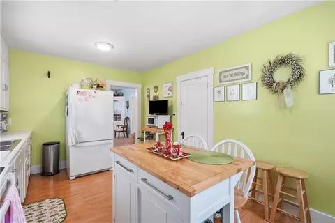 Kitchen - 725 Pine Ave, Mars, PA 16046 photo 3 of 4