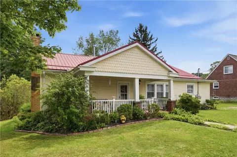 Exterior - 725 Pine Ave, Mars, PA 16046 photo 2 of 5