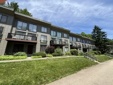 55 Valleyview Dr, Hidden Valley, PA 15502