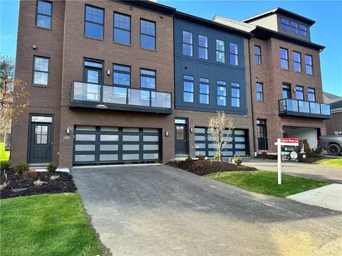 404 Magnolia Dr, Venetia, PA 15367