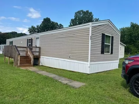 17 Shellie St #C-9, Uniontown, PA 15401