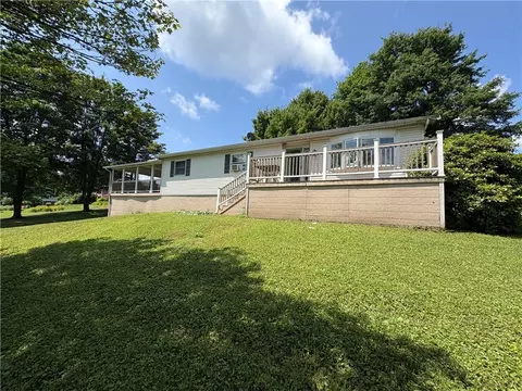 94 Hill Top Dr, Reynoldsville, PA 15851