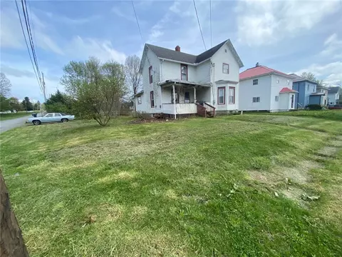 9805 Meadville St, Cranesville, PA 16410