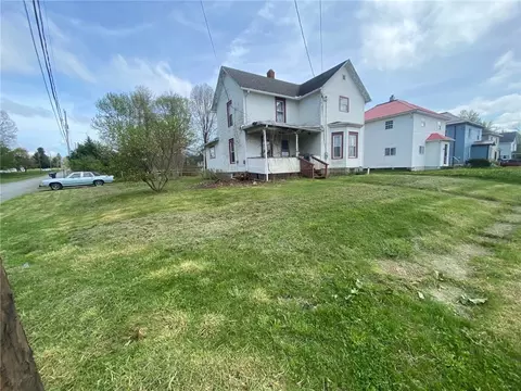 9805 Meadville St, Cranesville, PA 16410
