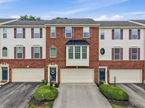 1014 Grey Fox Cir, Bridgeville, PA 15017