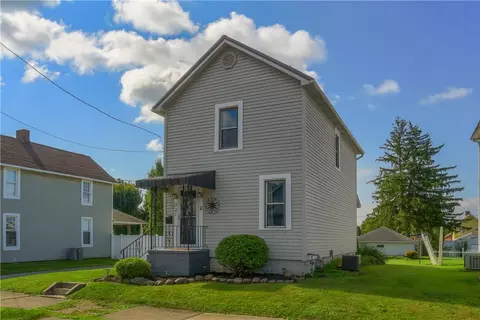 321 Hazel Ave, Ellwood City, PA 16117