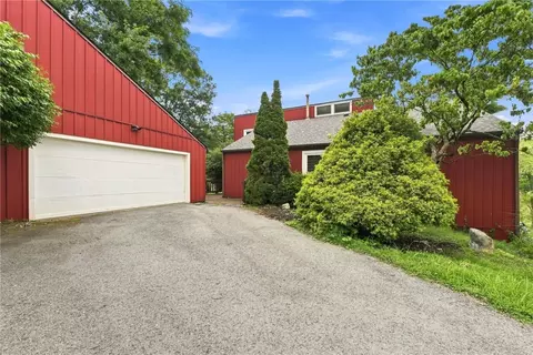 126 Pinewood Dr, Bridgeville, PA 15017