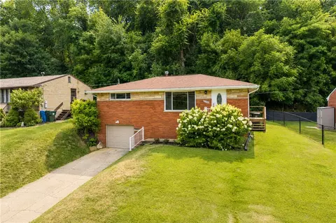 3190 Mayflower Dr, Pittsburgh, PA 15227