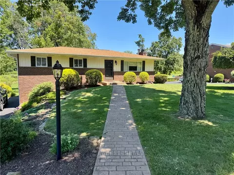 135 Hampton Ct, Butler, PA 16002
