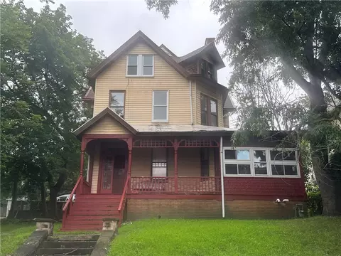 742 Chartiers Ave, Mckees Rocks, PA 15136