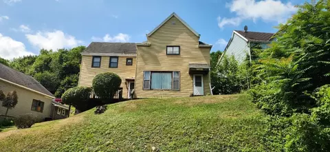 915 Border Ave, Ellwood City, PA 16117