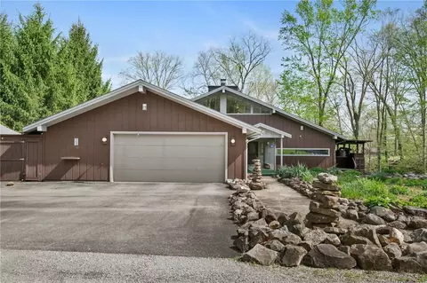 3132 Lake Rd, New Castle, PA 16102
