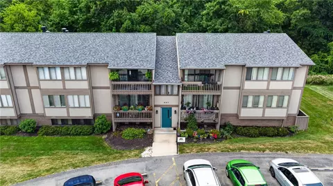 327 Ridge Point Cir #13, Bridgeville, PA 15017