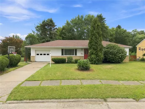 3203 Regis Dr, Erie, PA 16510