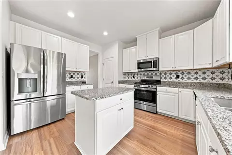 Kitchen - 7645 Dominick Dr, Irwin, PA 15642 photo 1 of 4