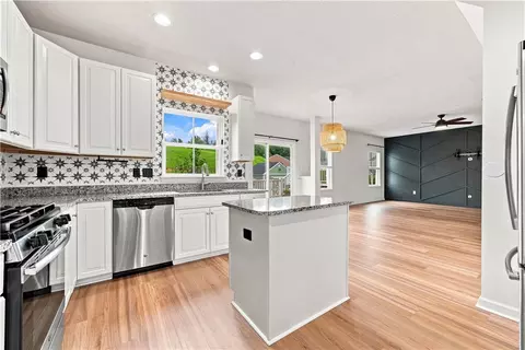 Kitchen - 7645 Dominick Dr, Irwin, PA 15642 photo 3 of 4