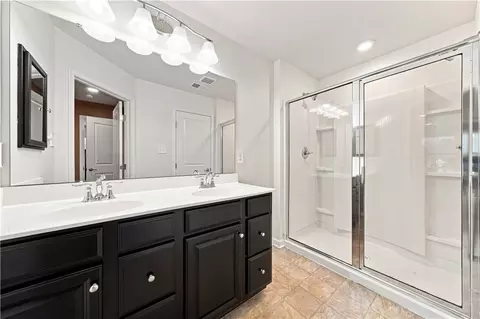 Bath - 7645 Dominick Dr, Irwin, PA 15642 photo 2 of 5