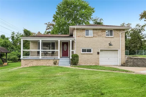 5208 Woodland Dr, West Mifflin, PA 15122