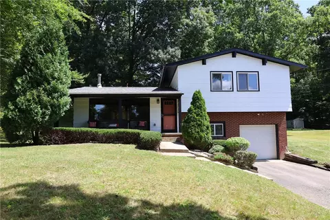 2878 Old Plank Rd, New Castle, PA 16105