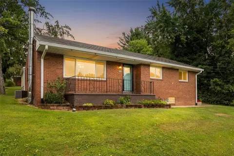 282 Spring Run Rd, Crescent, PA 15046