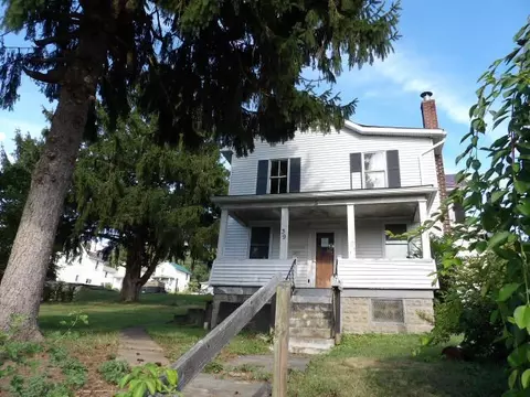39 Walnut Ave, Dunbar, PA 15431