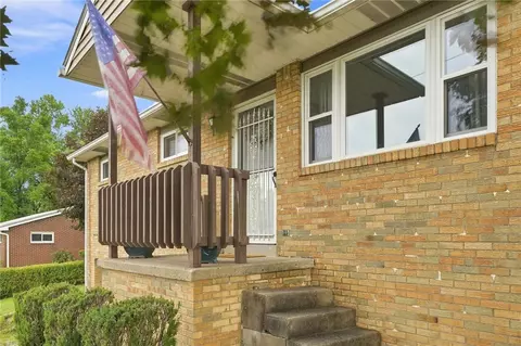 814 N Penn St, Penn, PA 15675